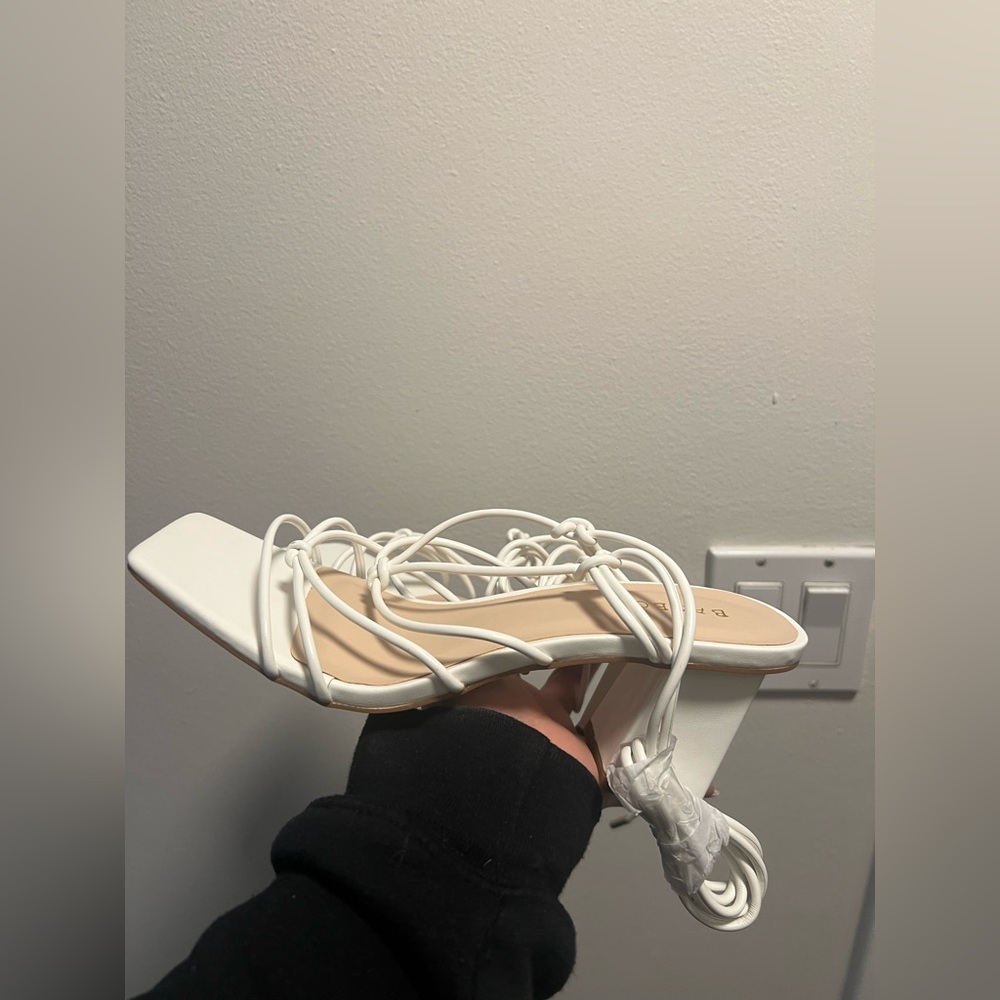 ⭐️NEW BAMBOO WHITE STRAPPY HEELS ⭐️never worn⭐️